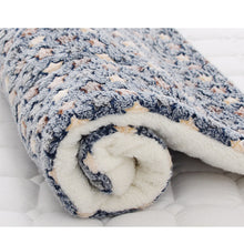 Cargar imagen en el visor de la galería, Soft Eco-Friendly Flannel Dog and Cat Mat Bed - Pets R Kings